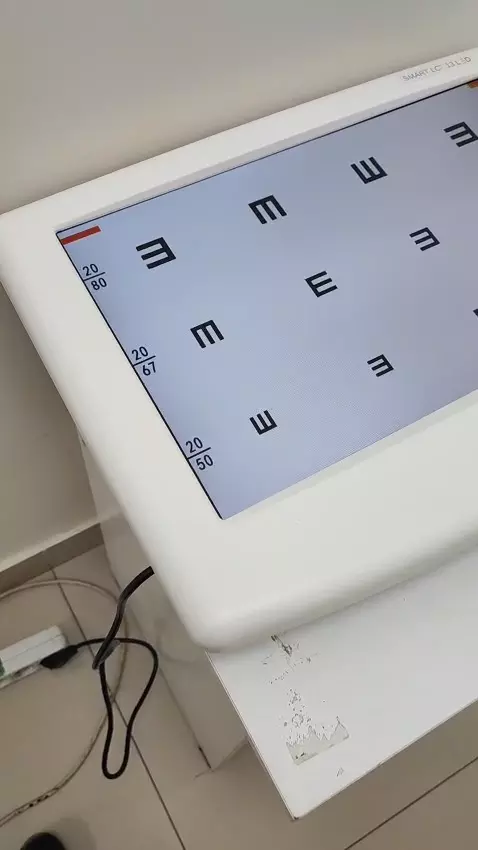 Таблица для проверки зрения электронная (118390)